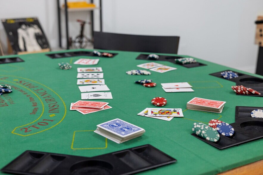 Building Photo - 4835 Crown Dr