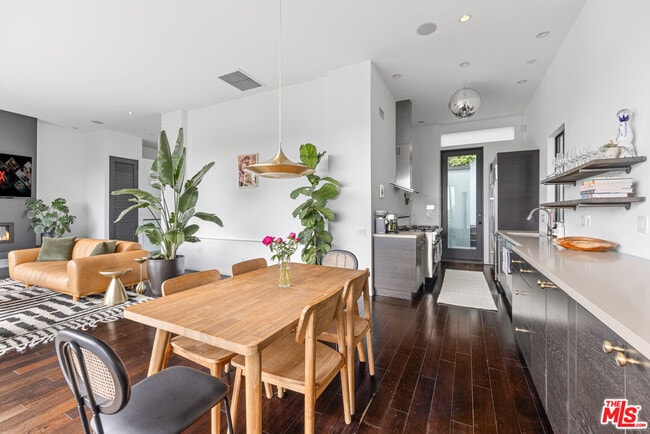 Building Photo - 2300 Ronda Vista Dr