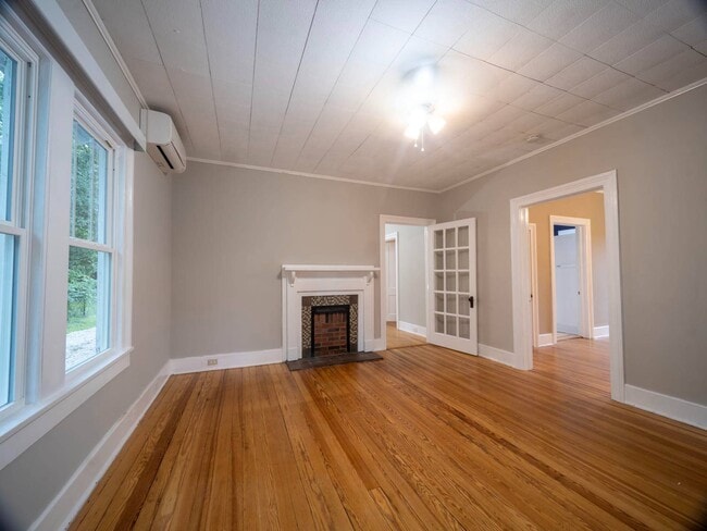 Building Photo - 414 Laurens St NW