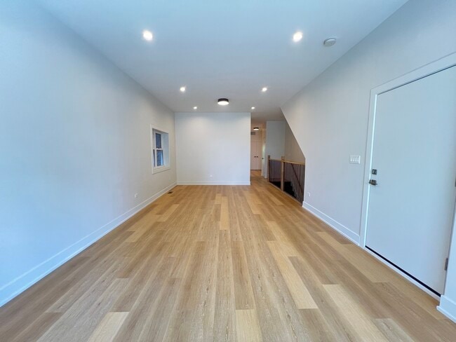 Building Photo - 2046 W Washington Blvd