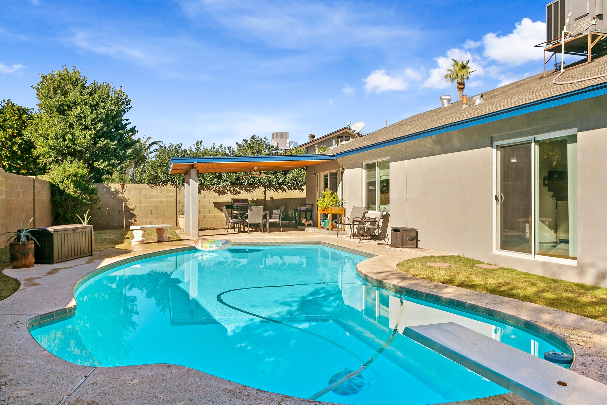 Building Photo - 2707 E Louise Dr