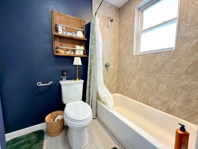 Building Photo - 62 Melrose St