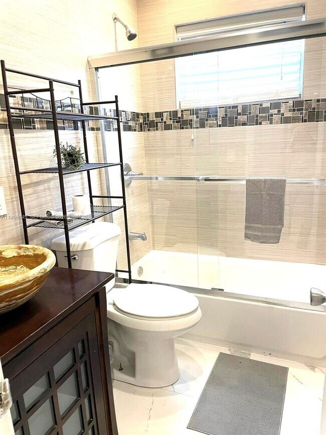 Building Photo - 223 SW 10th St