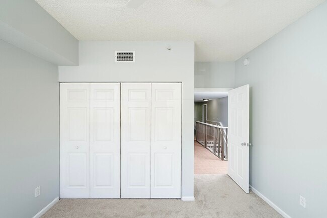 Building Photo - 1005 Bella Vista Blvd