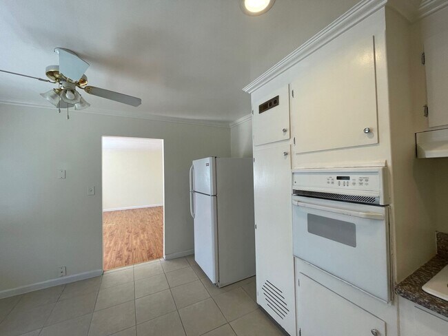 Building Photo - Unit 3
