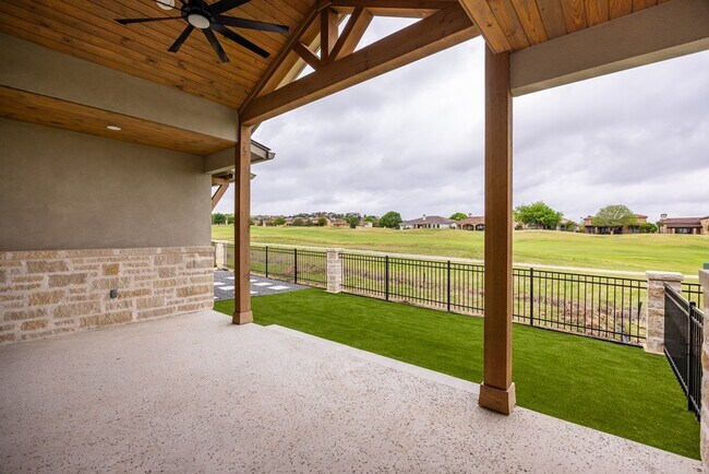 Building Photo - 2 Pinnacle Club Dr