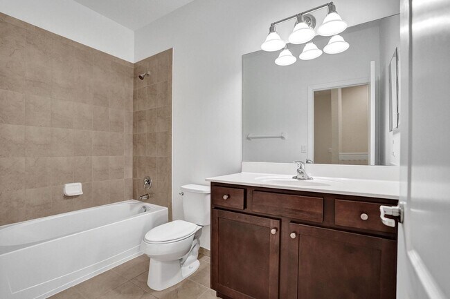 Building Photo - Gorgeous Townhome in Parkland