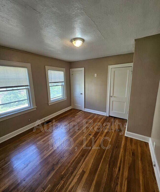 Building Photo - 5446 Harrison St