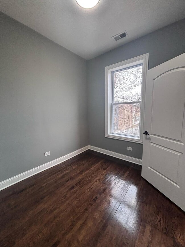 Building Photo - 1826 S Springfield Ave