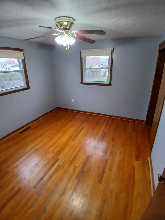 Building Photo - 1159 S Main St