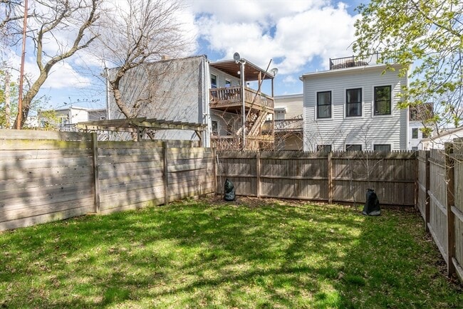 Building Photo - 498 Sumner St