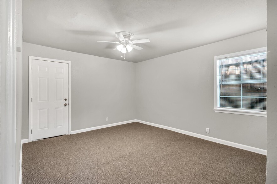 Building Photo - 6781 Half Main St