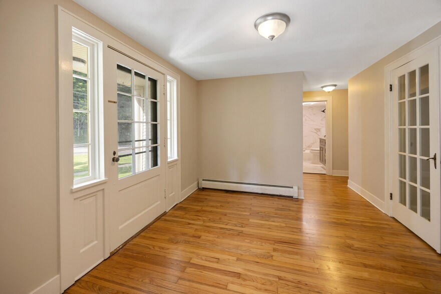 Building Photo - 511 E Seneca St