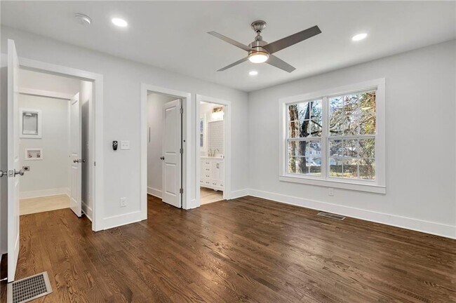 Building Photo - 1271 Lorenzo Dr SW