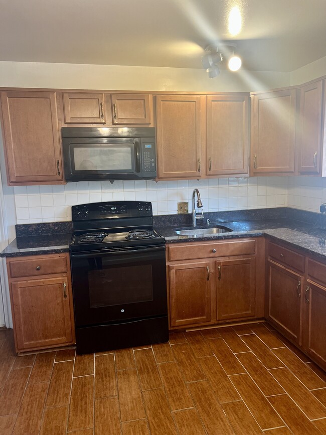 Building Photo - 3012 Oxon Run Ct
