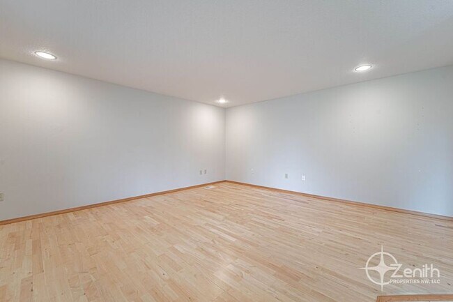 Building Photo - 10404 NE 65th Ave