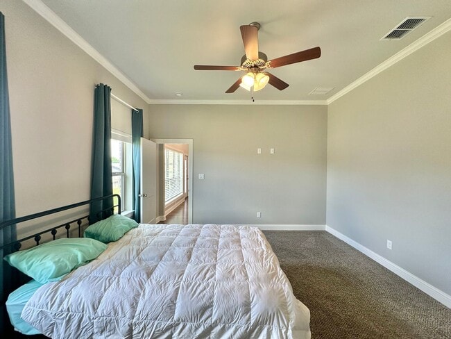Building Photo - Available Now! Beautiful Home in Lindsey C...