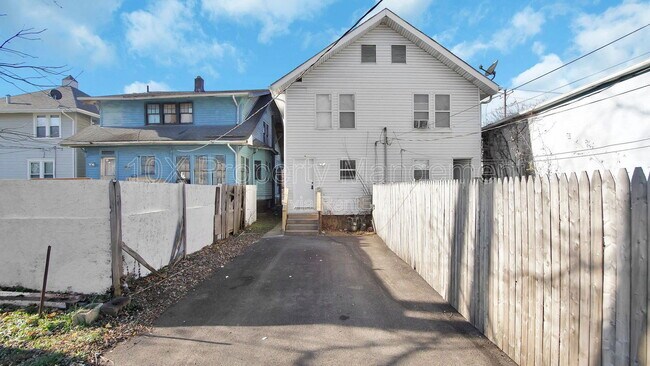 Building Photo - 2198 Cleveland Ave