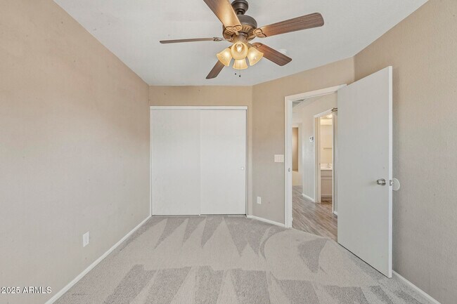 Building Photo - 1090 E Taylor Trail