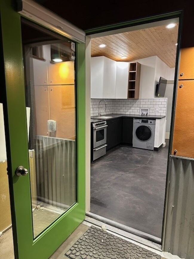 Building Photo - Modern Studio Eastside of Flagstaff- AVAIL...