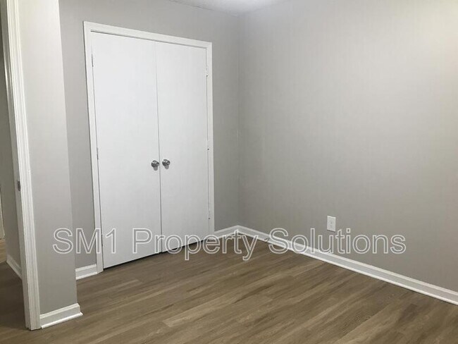 Building Photo - 2509 Green Oaks Ct SE