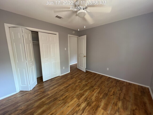 Building Photo - 2811 Crownspoint Dr
