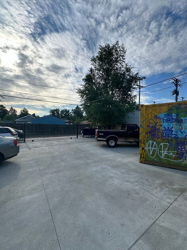 Building Photo - 4064-4466 S Broadway