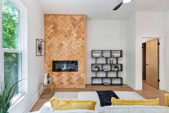 Building Photo - 977 Fleetwood Cir SW