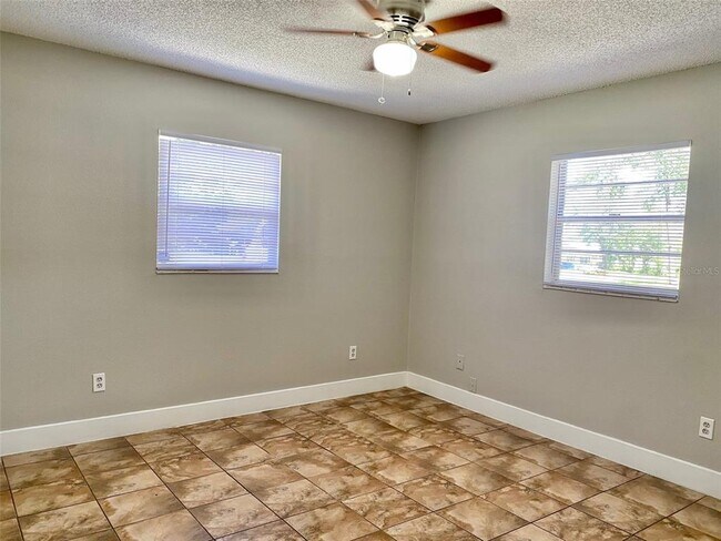 Building Photo - 127 S Bulova Dr