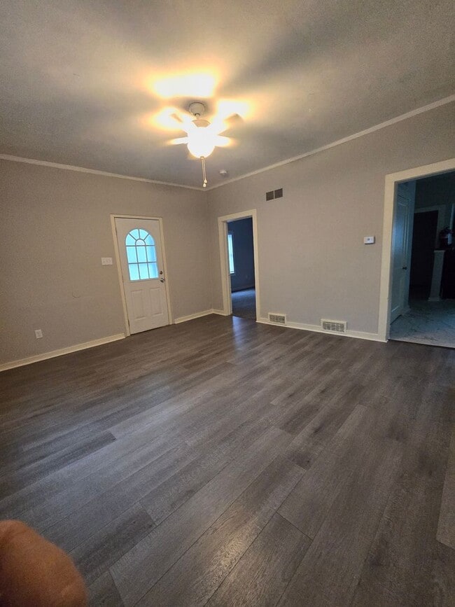 Building Photo - 1 bedroom 1 bathroom