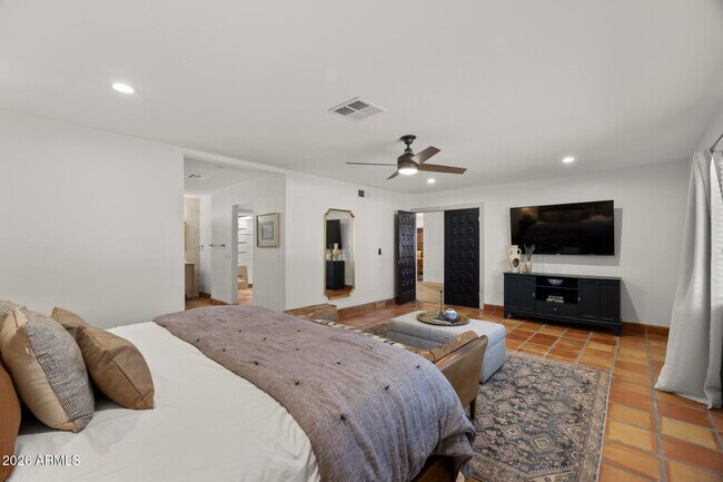 Building Photo - 5449 E Larkspur Dr
