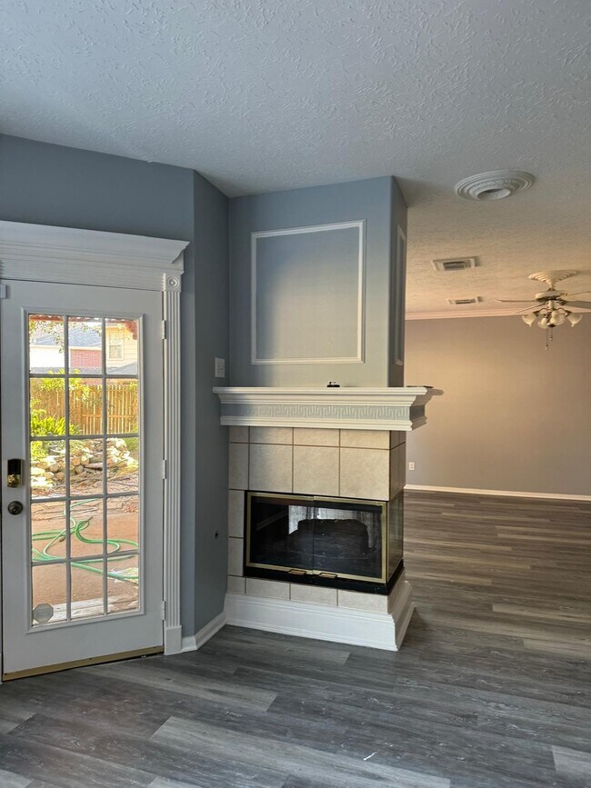 Building Photo - 1722 Evergreen Ln