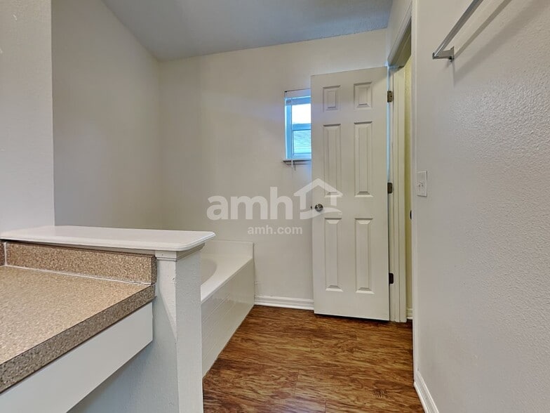 Building Photo - 25209 Hyde Park Blvd