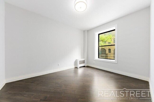 Building Photo - 4 bed | 3 Full Bath In Prime Brooklyn Heights
