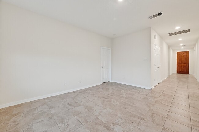 Building Photo - 5907 Osprey Dr