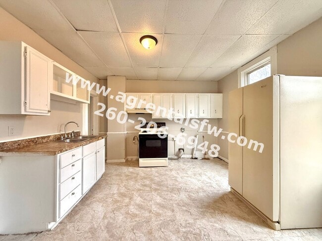 Building Photo - 4 Bedroom House