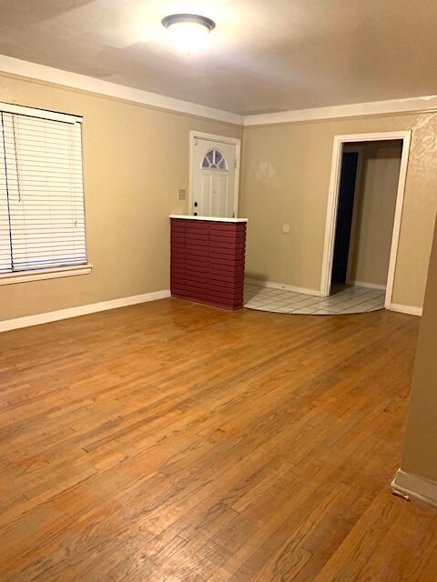 Building Photo - 330 Redcliff Dr