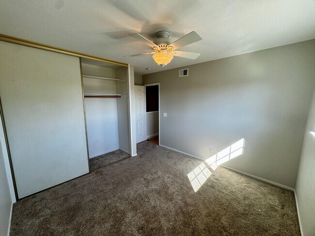 Building Photo - 1318 Deb Ct
