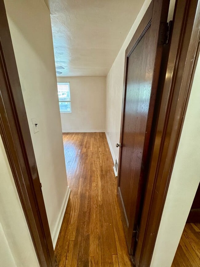 Building Photo - Charming 4 Bed 1.5 Bath house with BRAND NEW KITCHEN!!!