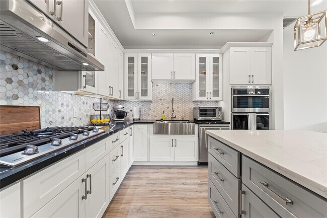 Building Photo - Wycliffe Dr.