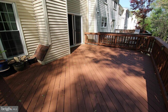 Building Photo - 6055 Meyers Landing Ct