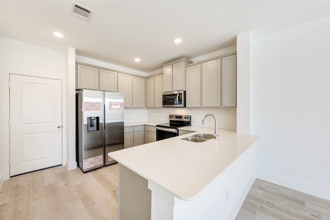 Building Photo - 11914 Carvalho Dr