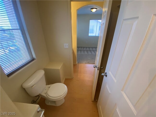 Building Photo - 3945 Bayamon St