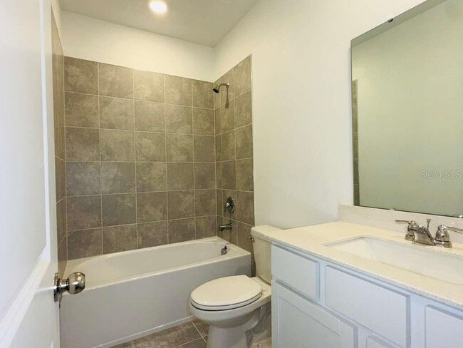 Building Photo - 2473 Skyline Lp