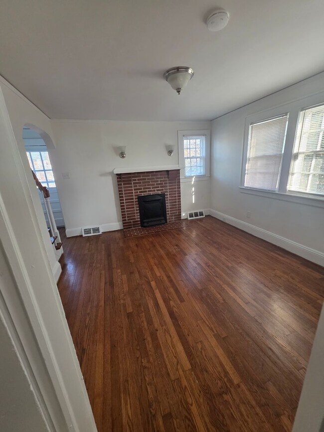 Building Photo - 310 S. Srping Street