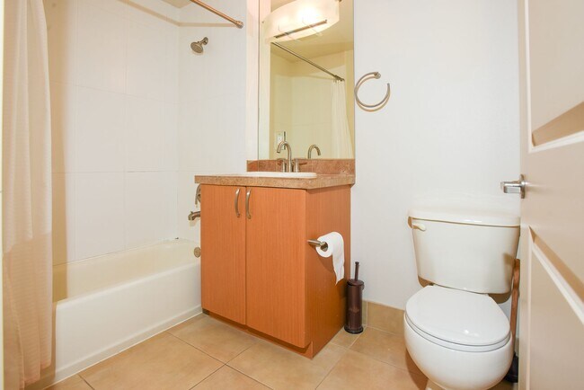 Building Photo - Elegant North Capital Hill Boutique securi...