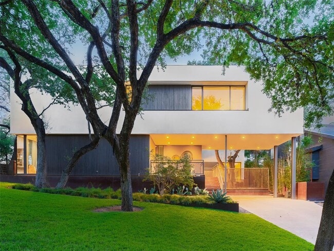 Building Photo - 2210 Westlake Dr