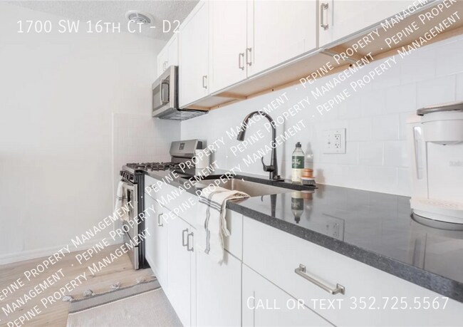 Building Photo - 1700 SW 16th Ct