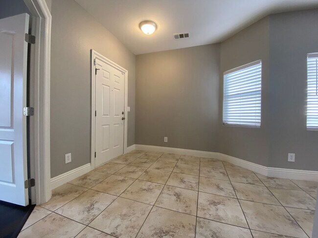 Building Photo - Beautiful 4-Bedroom Home with Den in Mountain’s Edge