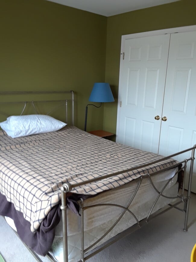 Building Photo - 1982 Brooke Farm Ct